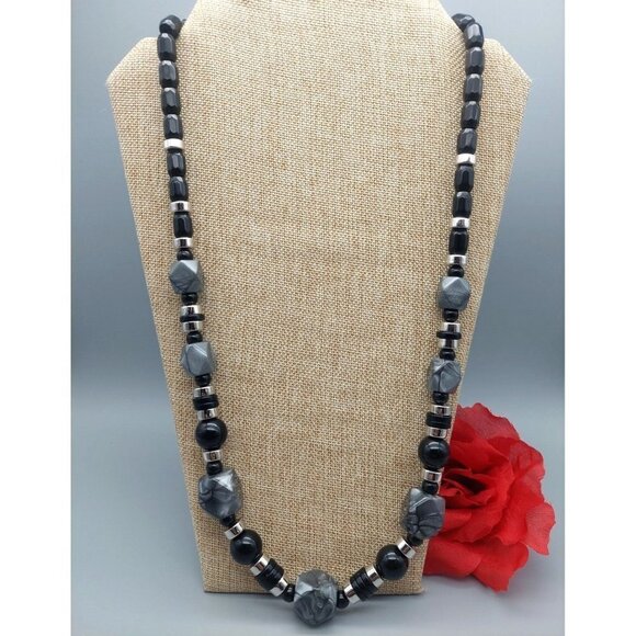 Trifari Beaded Strand Necklace Black Gray Silver Tone Beaded MINT 28" - Picture 2 of 8